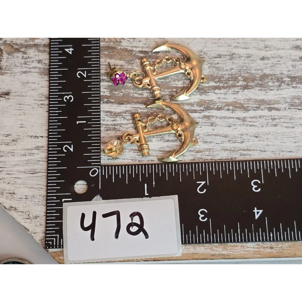 Unbranded gold tone